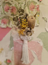 Load image into Gallery viewer, Macrame dried flower pod in white